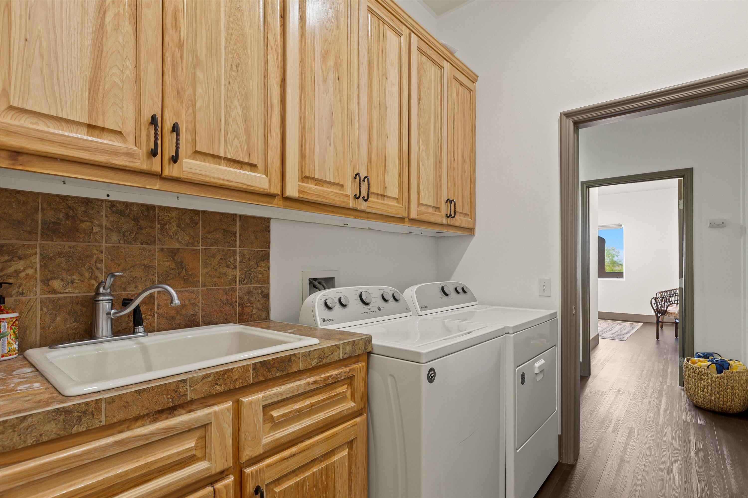 60377 Pueblo Trail Joshua Tree, CA 92252 - Photo 31 of 57 Laundry room