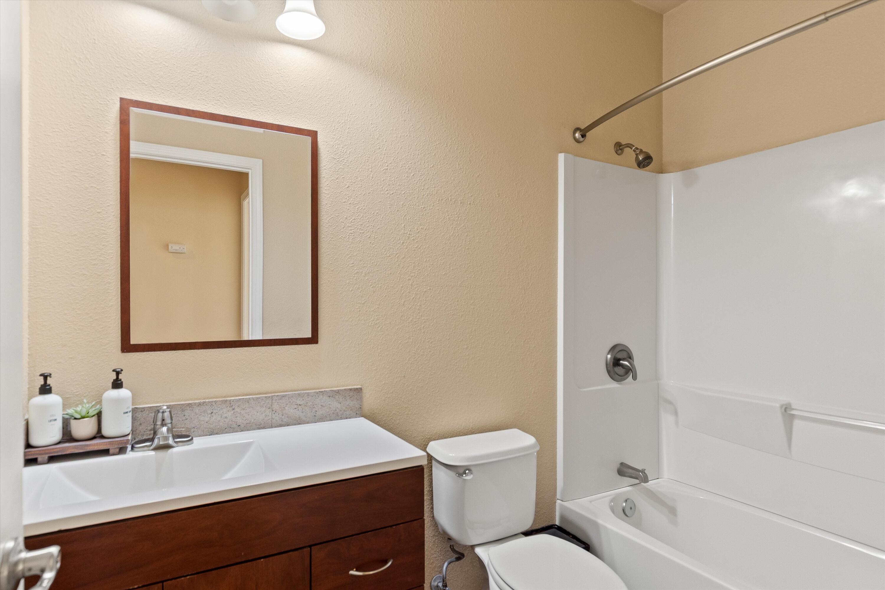 60377 Pueblo Trail Joshua Tree, CA 92252 - Photo 52 of 57 a bathroom with a toilet a sink and a bathtub