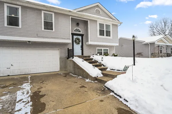 $300,000 | 21051 Sunnyridge Drive, Lawrenceburg, IN 47025