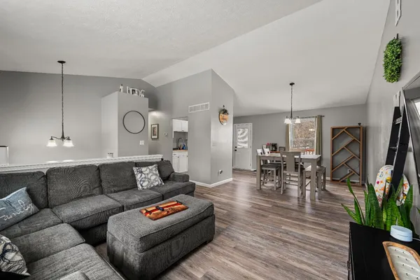 $300,000 | 21051 Sunnyridge Drive, Lawrenceburg, IN 47025