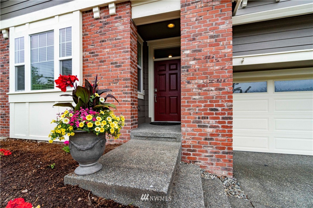 5607 Northeast 6th Street Renton, WA 98059 - Photo 2 of 39