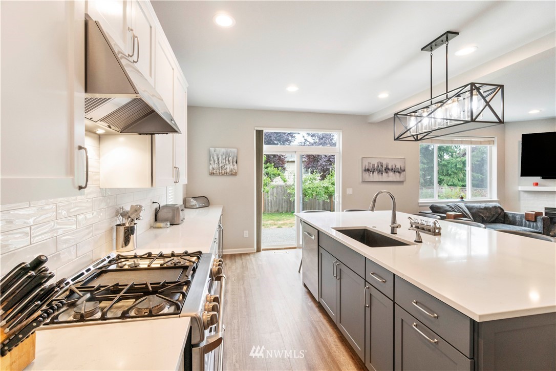 5607 Northeast 6th Street Renton, WA 98059 - Photo 11 of 39