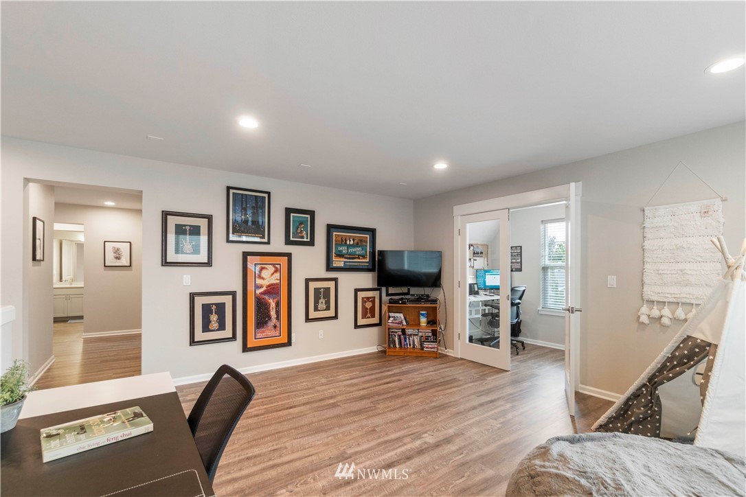 5607 Northeast 6th Street Renton, WA 98059 - Photo 17 of 39