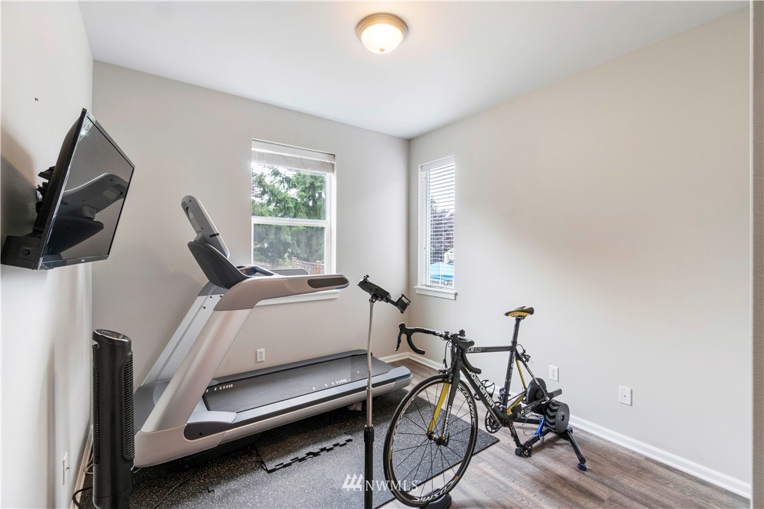 5607 Northeast 6th Street Renton, WA 98059 - Photo 18 of 39