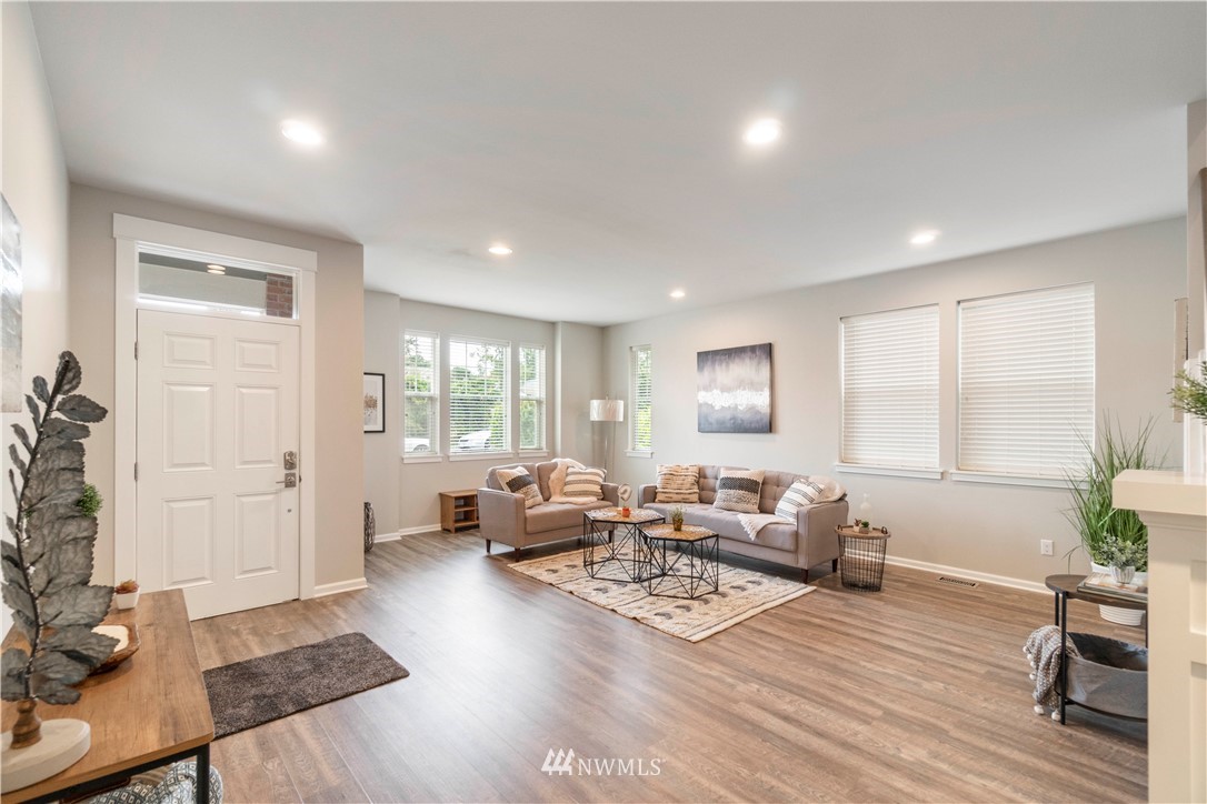 5607 Northeast 6th Street Renton, WA 98059 - Photo 3 of 39