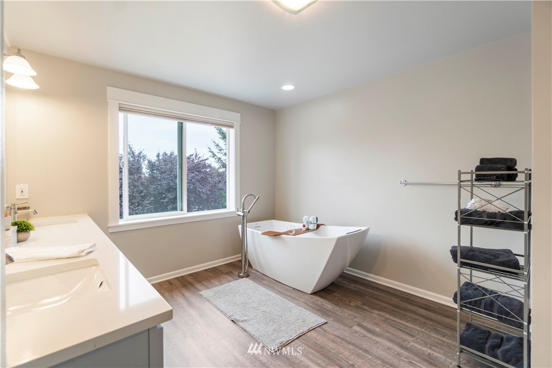 5607 Northeast 6th Street Renton, WA 98059 - Photo 22 of 39
