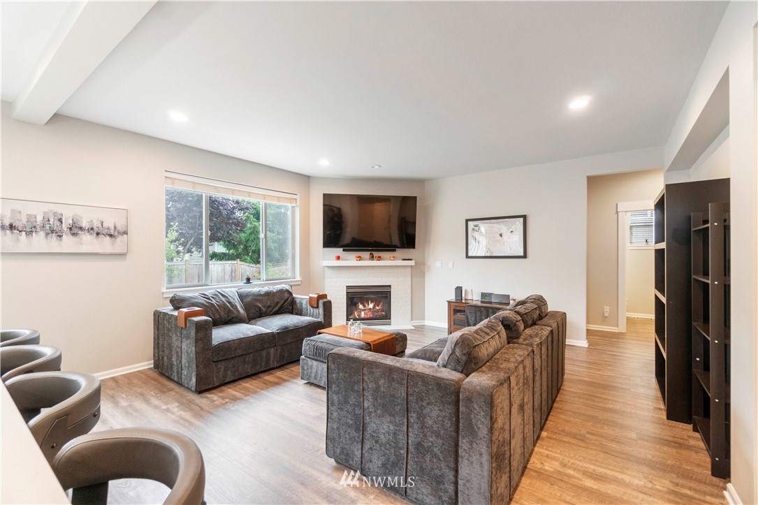 5607 Northeast 6th Street Renton, WA 98059 - Photo 6 of 39