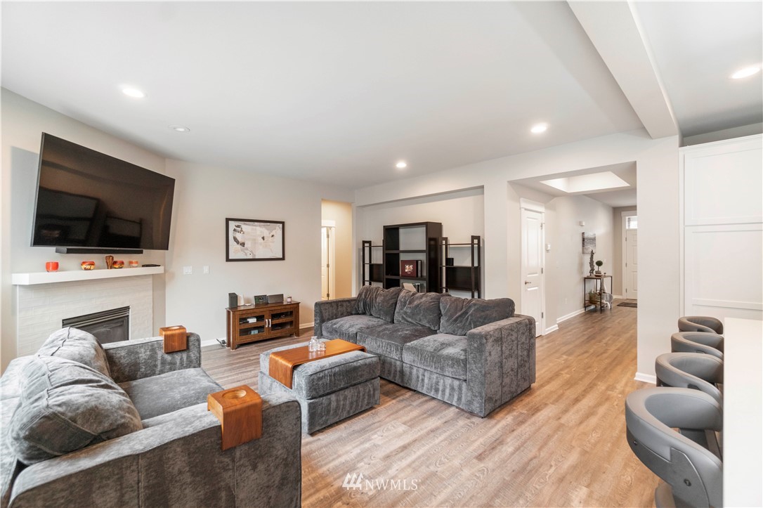 5607 Northeast 6th Street Renton, WA 98059 - Photo 7 of 39