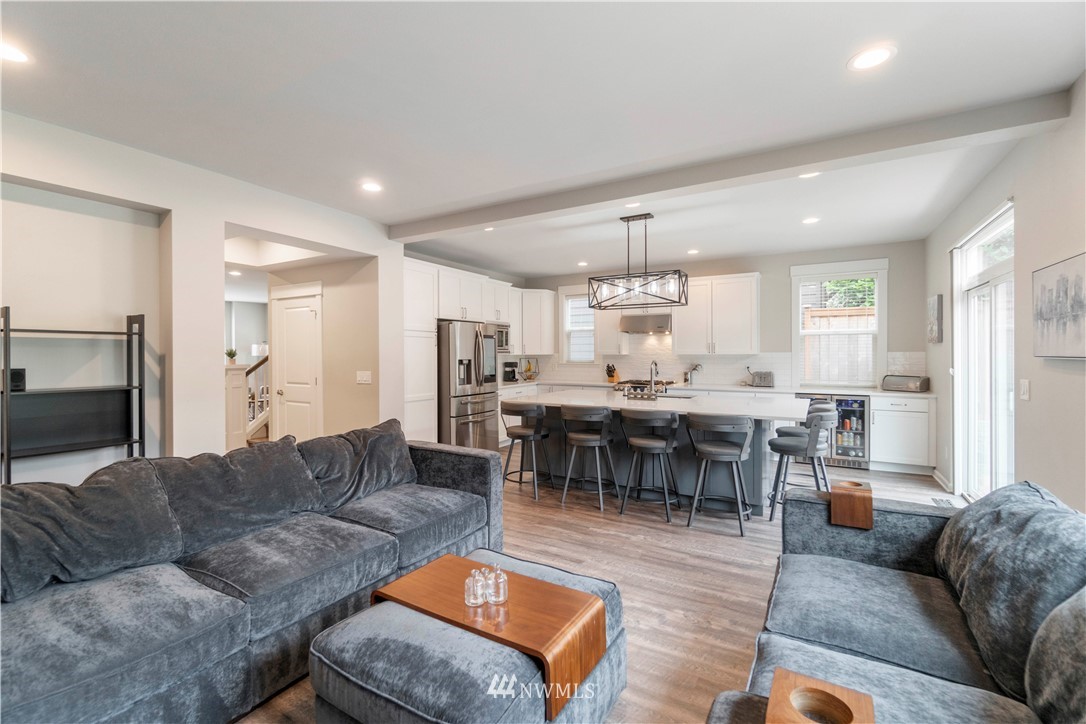 5607 Northeast 6th Street Renton, WA 98059 - Photo 8 of 39