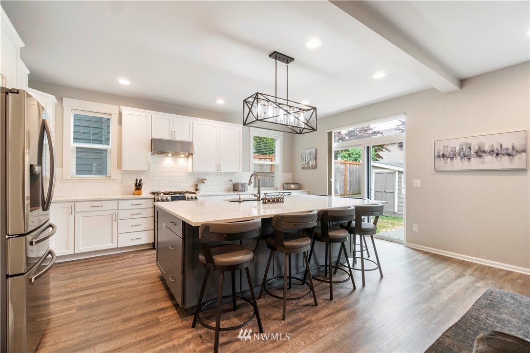5607 Northeast 6th Street Renton, WA 98059 - Photo 10 of 39