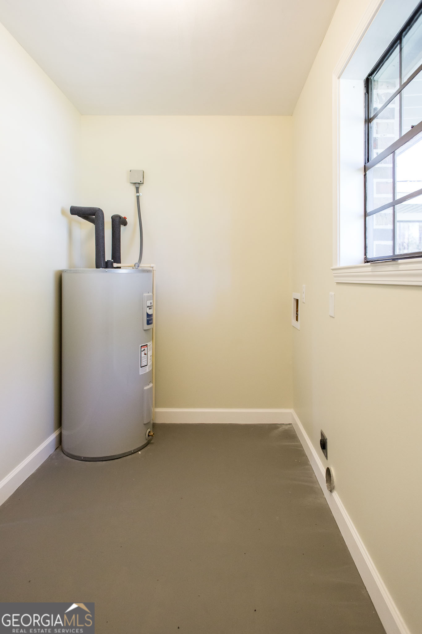 6731 Youmans Chapel Road Blackshear, GA 31516 - Photo 17 of 33 a view of utility room