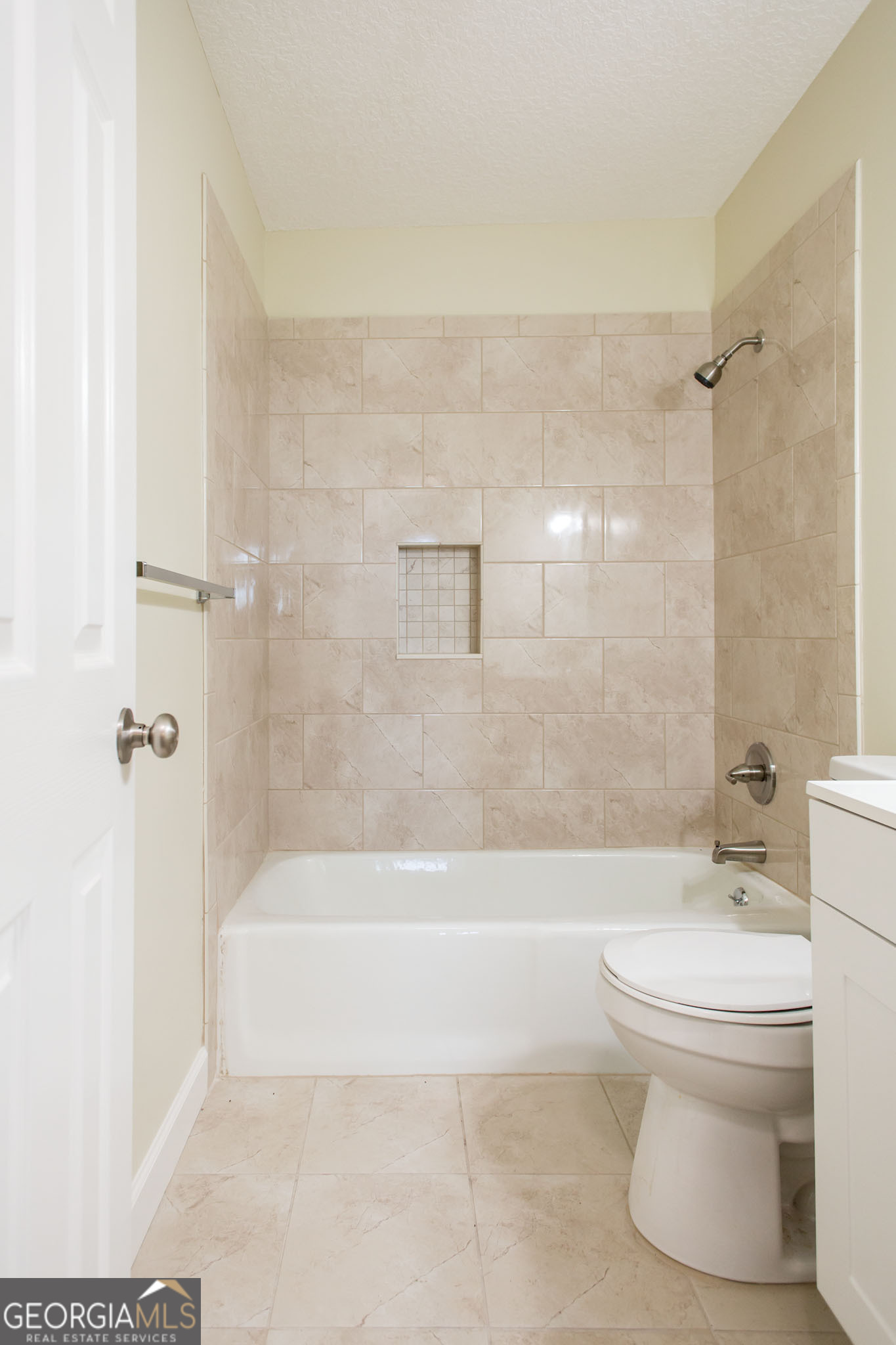 6731 Youmans Chapel Road Blackshear, GA 31516 - Photo 25 of 33 a bathroom with a toilet and a bath tub