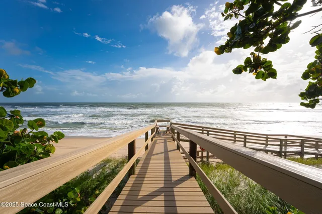 a view of a terrace with sky view