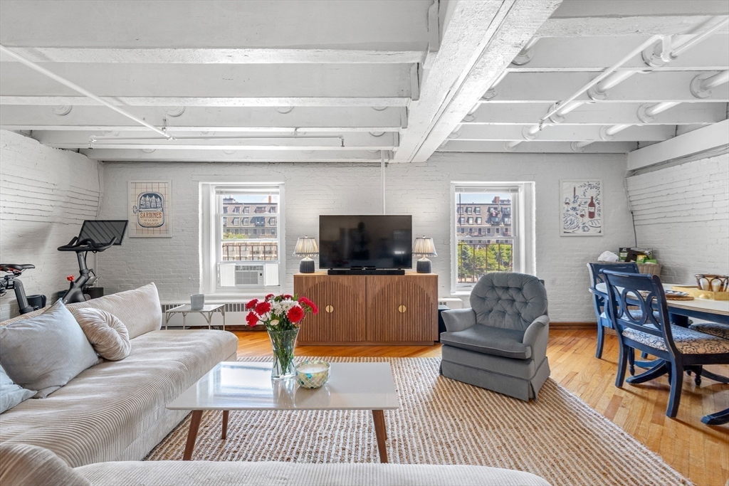33 Commercial Wharf, Unit 32 Boston, MA 02110 - Photo 3 of 26