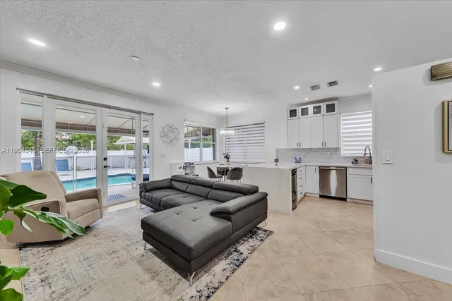 $4,600 | 773 Southwest 120th Avenue, Pembroke Pines, FL 33025