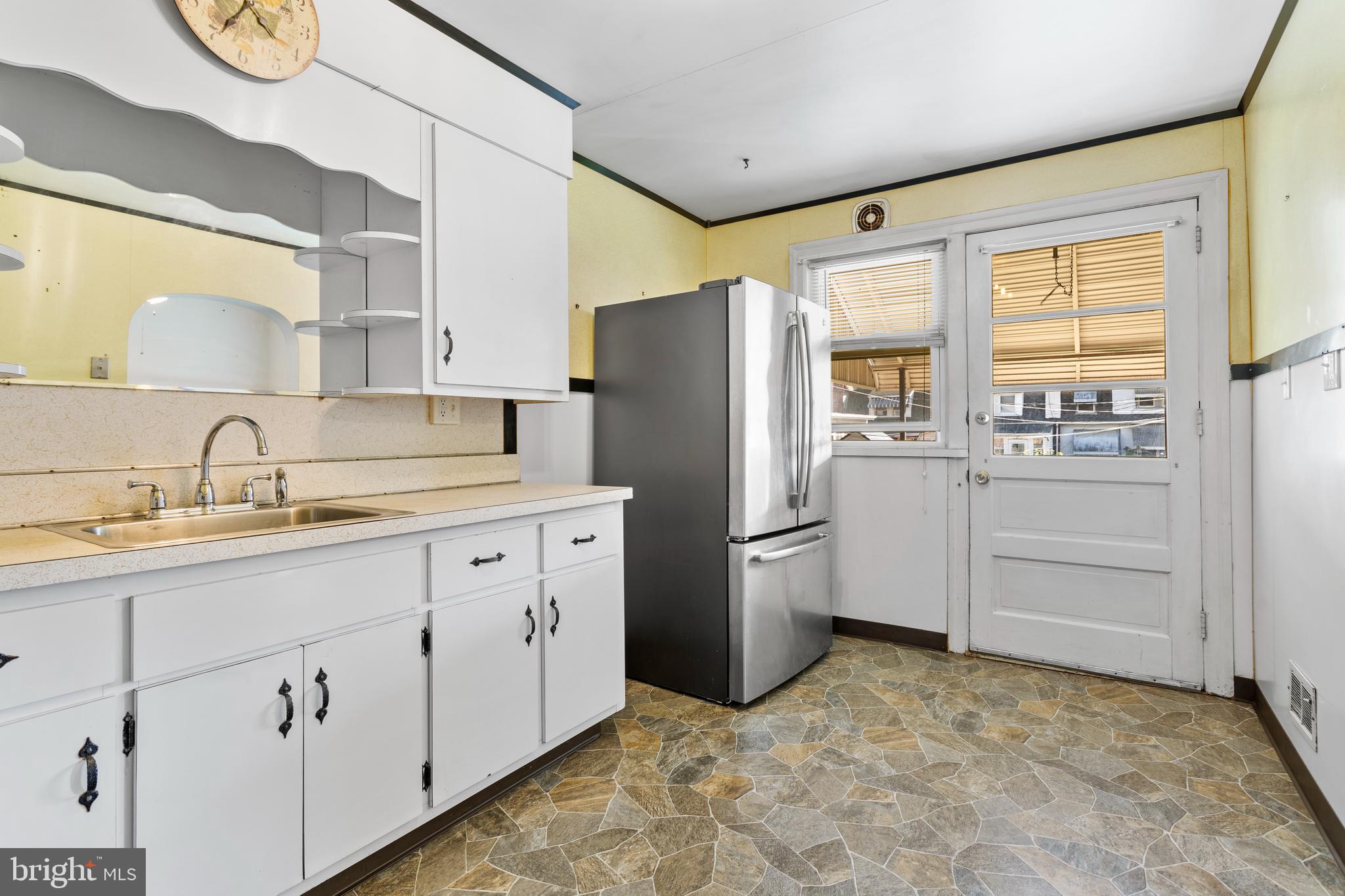 42 Maple Street Marcus Hook, PA 19061 - Photo 11 of 18