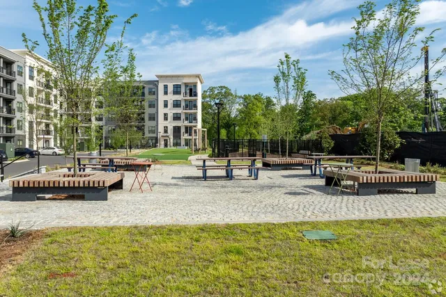 $1,812 | 536 West Tremont Avenue, Unit A2, Charlotte, NC 28203