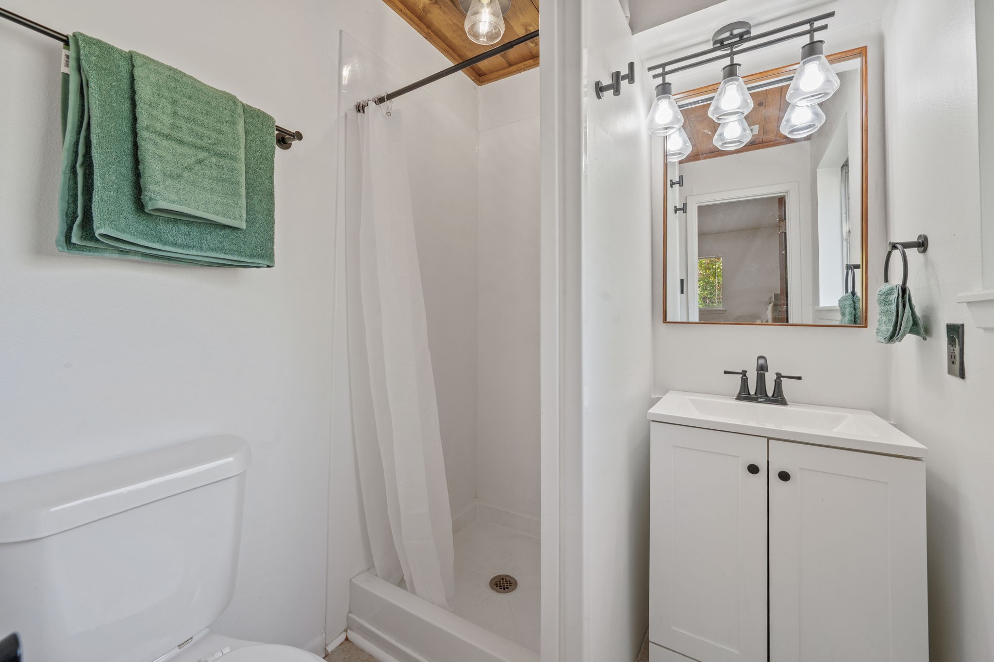 6470 Farm To Market Road 356 Trinity, TX 75862 - Photo 16 of 26 Primary Bath