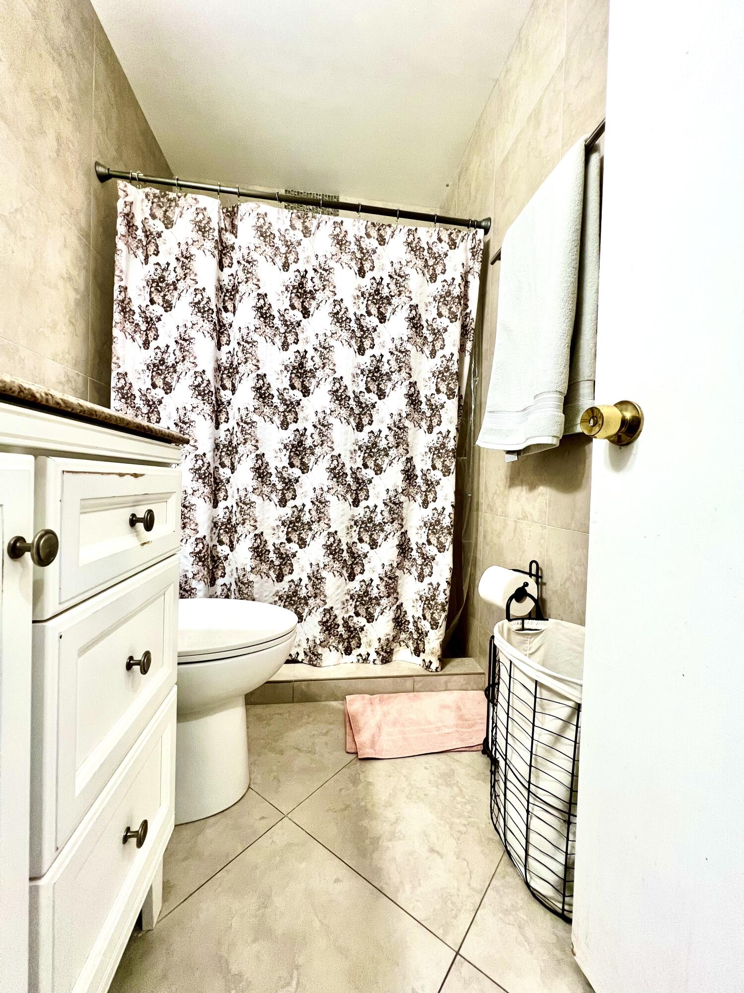 10545 Country Club Terrace Boca Raton, FL 33428 - Photo 19 of 34 10545 - Guest Bathroom
