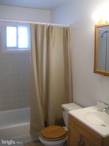 1806 Colmar Road Gwynn Oak, MD 21207 - Photo 4 of 14 Bath