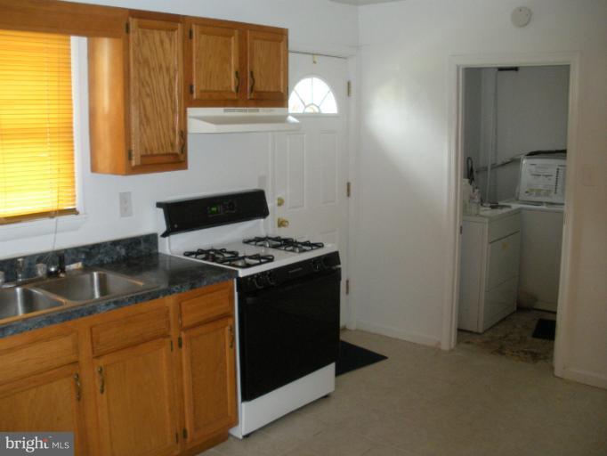 1806 Colmar Road Gwynn Oak, MD 21207 - Photo 8 of 14 Side entry door & laundry room washer/dryer