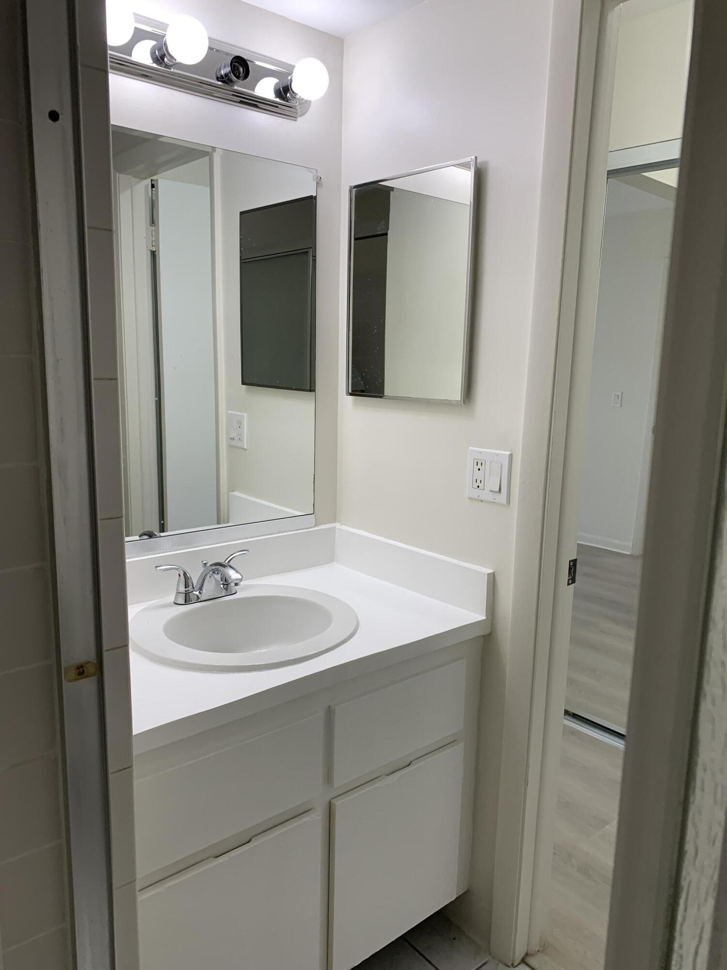 1814 Abbey Road, Unit 103 West Palm Beach, FL 33415 - Photo 5 of 16 IMG_0694