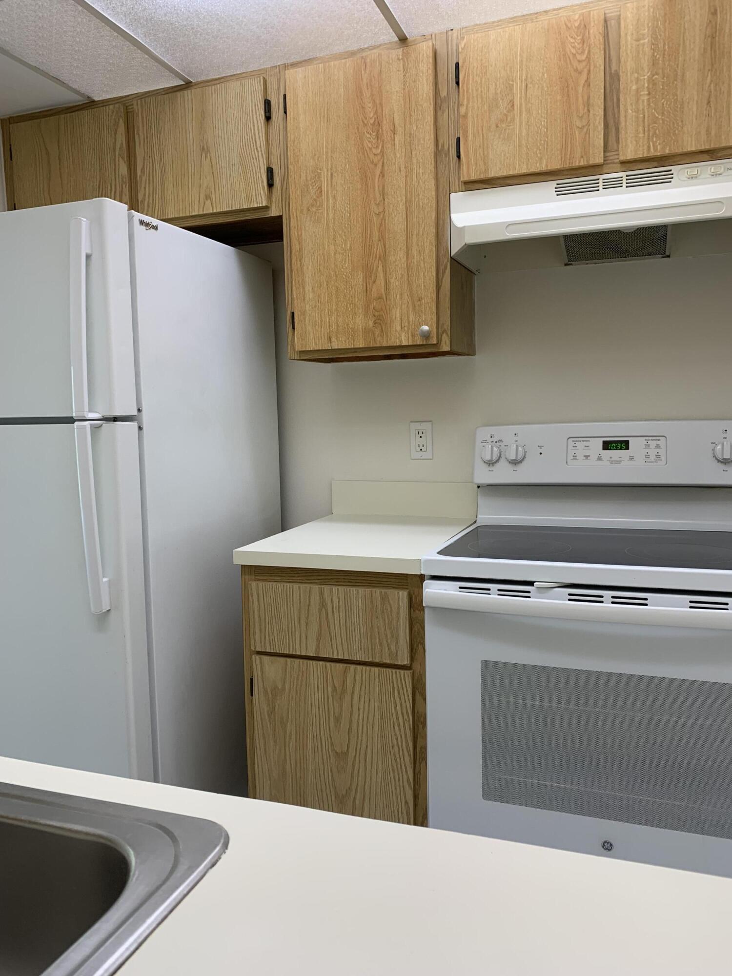 1814 Abbey Road, Unit 103 West Palm Beach, FL 33415 - Photo 7 of 16 IMG_0697