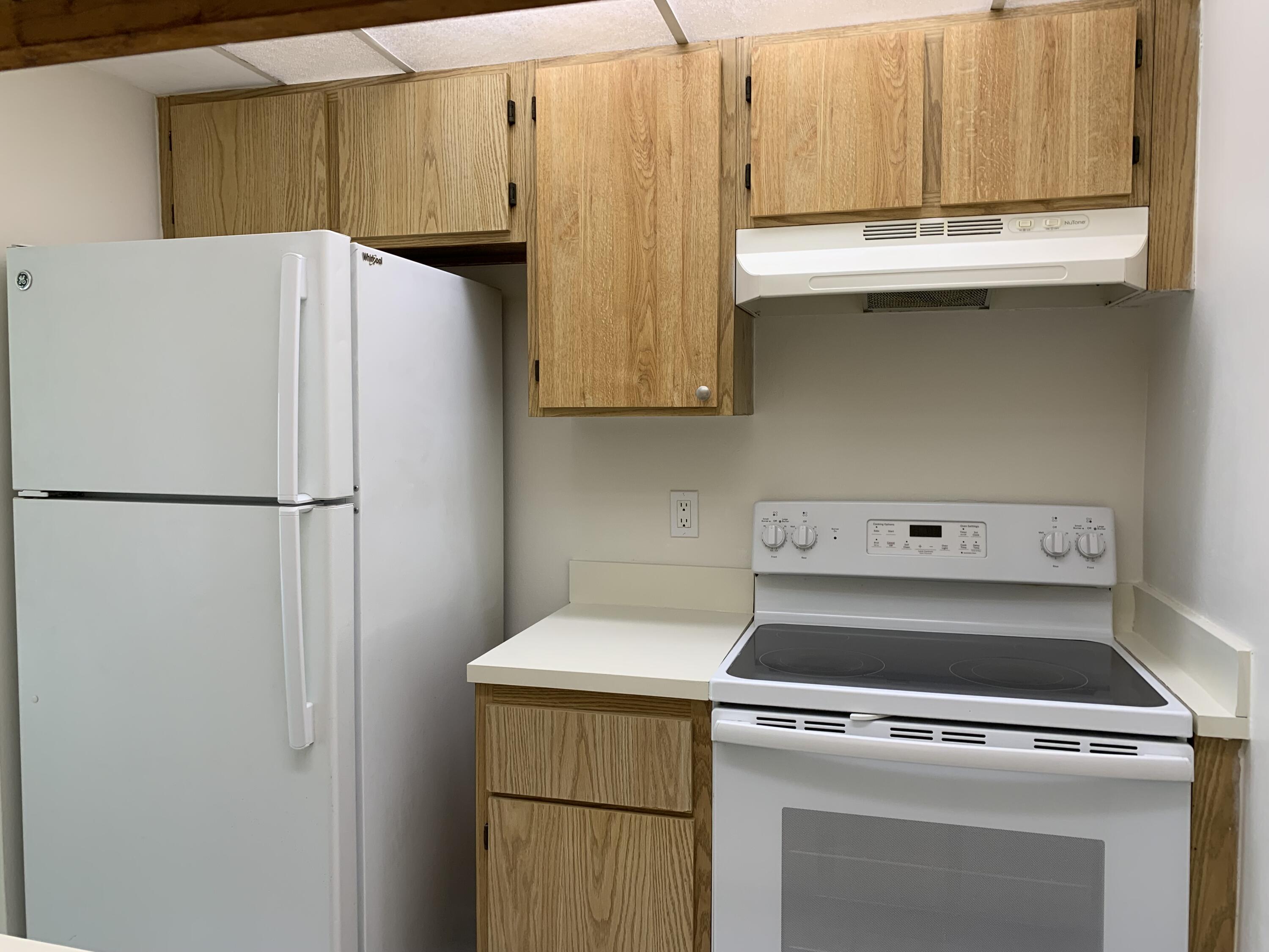 1814 Abbey Road, Unit 103 West Palm Beach, FL 33415 - Photo 8 of 16 IMG_0698