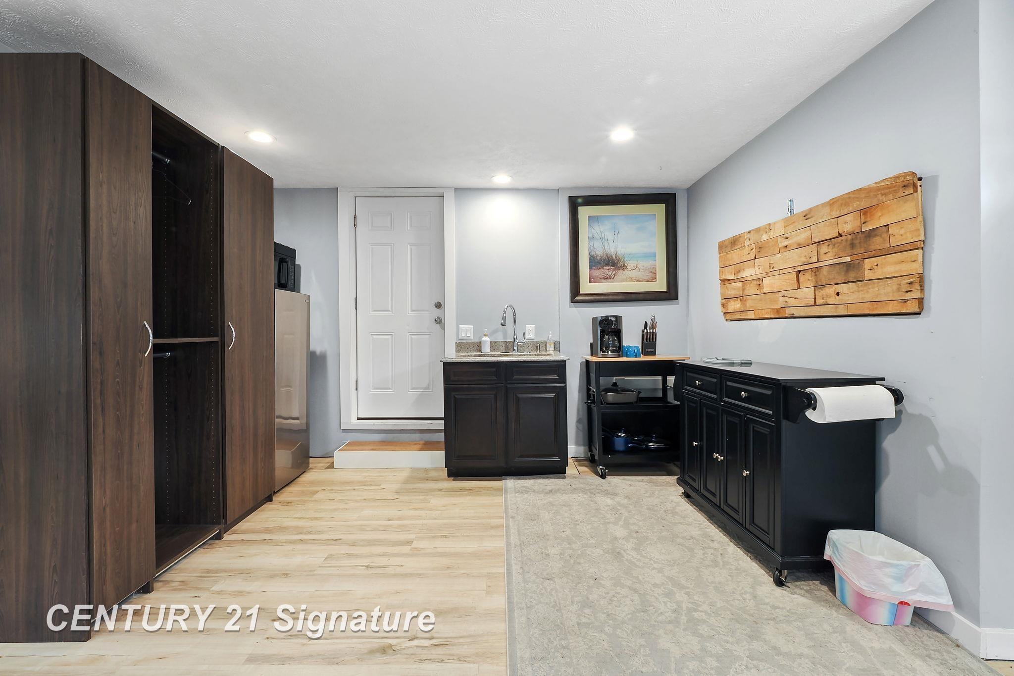 607 West Front Street Traverse City, MI 49684 - Photo 13 of 43