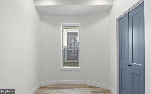 a view of empty room with window