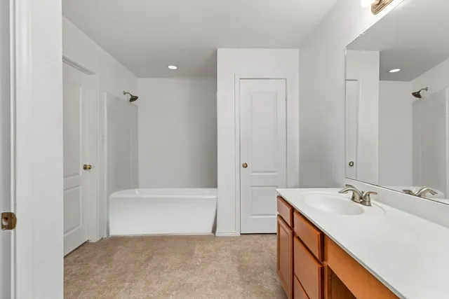 $299,500 | 144 Vicksburg Loop, Elgin, TX 78621