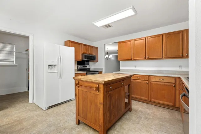 $299,500 | 144 Vicksburg Loop, Elgin, TX 78621