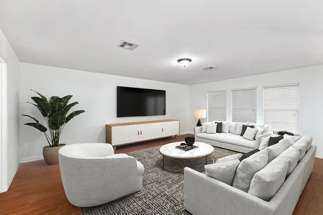 $299,500 | 144 Vicksburg Loop, Elgin, TX 78621