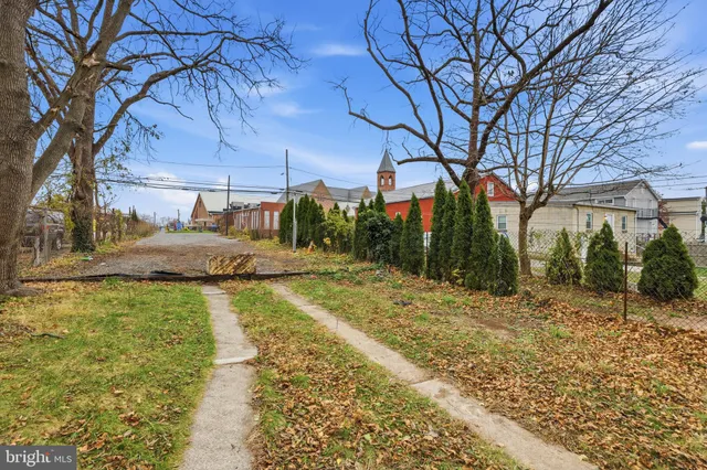 a view of a yard with an trees