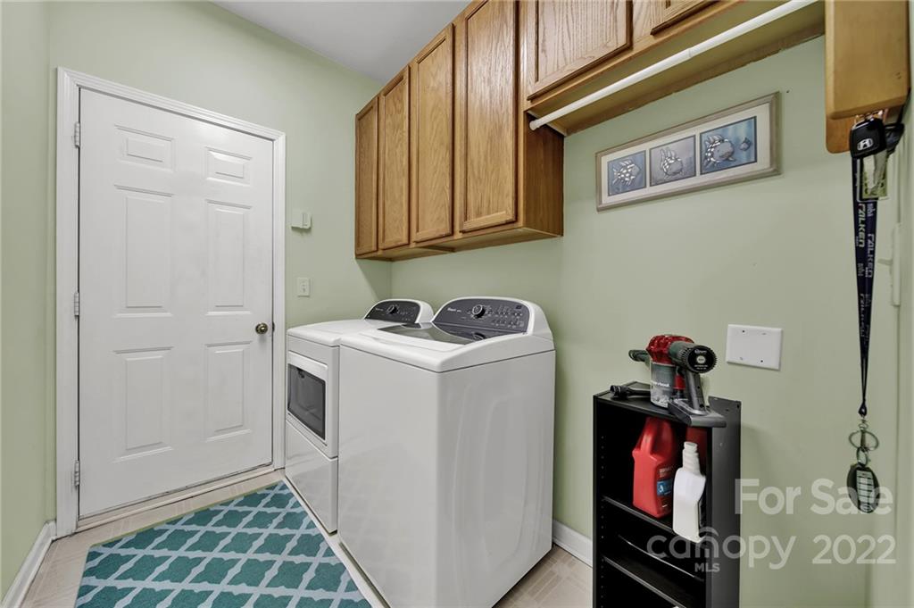 1640 Spandril Lane Fort Mill, SC 29708 - Photo 18 of 48 a utility room with dryer and washer
