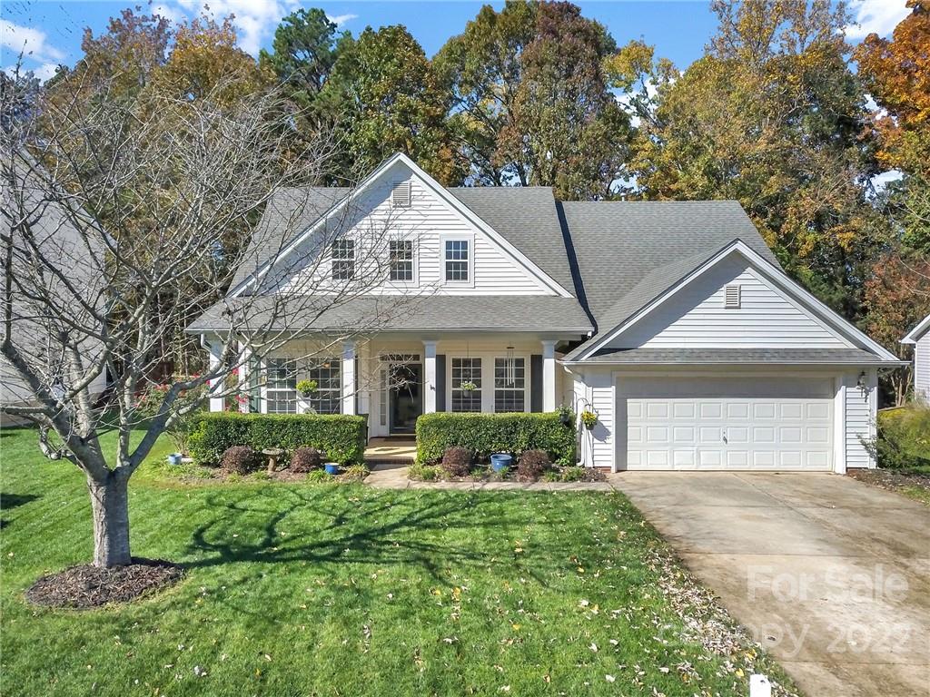 1640 Spandril Lane Fort Mill, SC 29708 - Photo 40 of 48 a front view of a house with garden