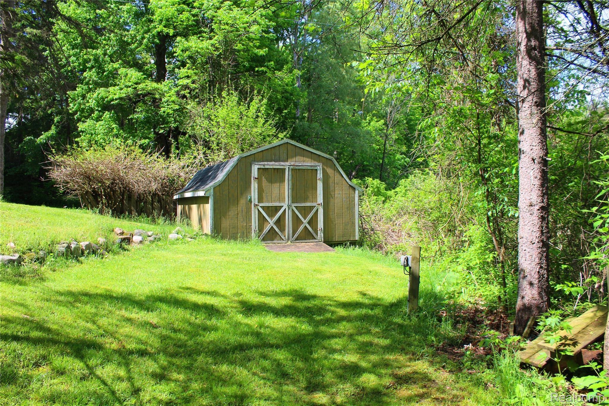 6282 Green Road Fenton, MI 48430 - Photo 11 of 55 IMG_4084.JPG