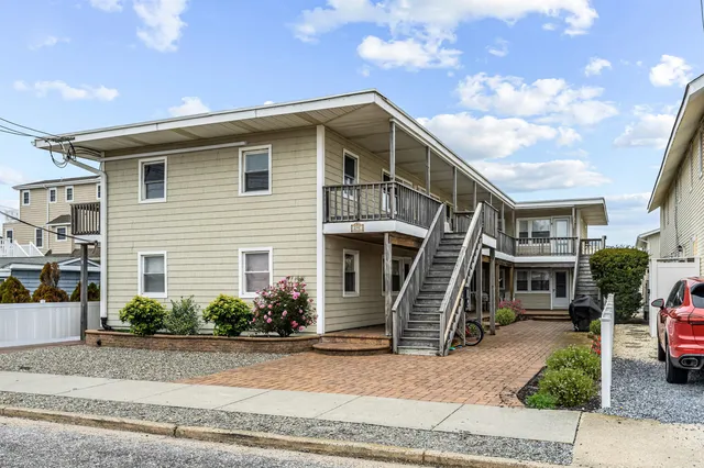 a front view of a house with garage