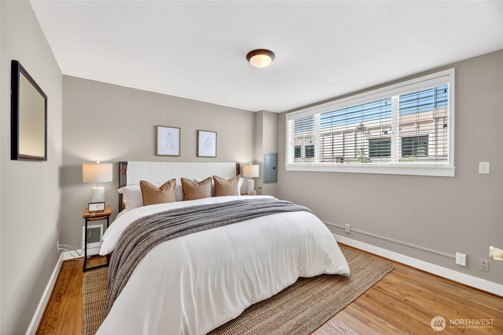 3039 61st Avenue Southwest Seattle, WA 98116 - Photo 11 of 36