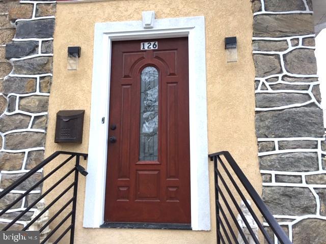 126 Ashby Road Upper Darby, PA 19082 - Photo 2 of 37