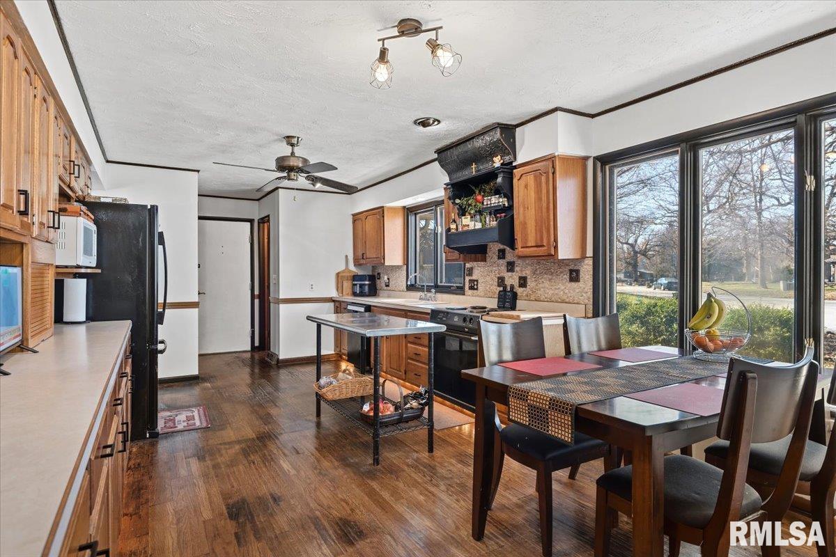 9 Oakwood Drive Springfield, IL 62629 - Photo 19 of 89