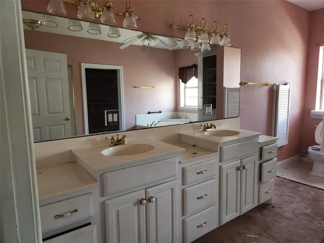 $749,900 | 180 Shady Shores Drive, Mabank, TX 75156