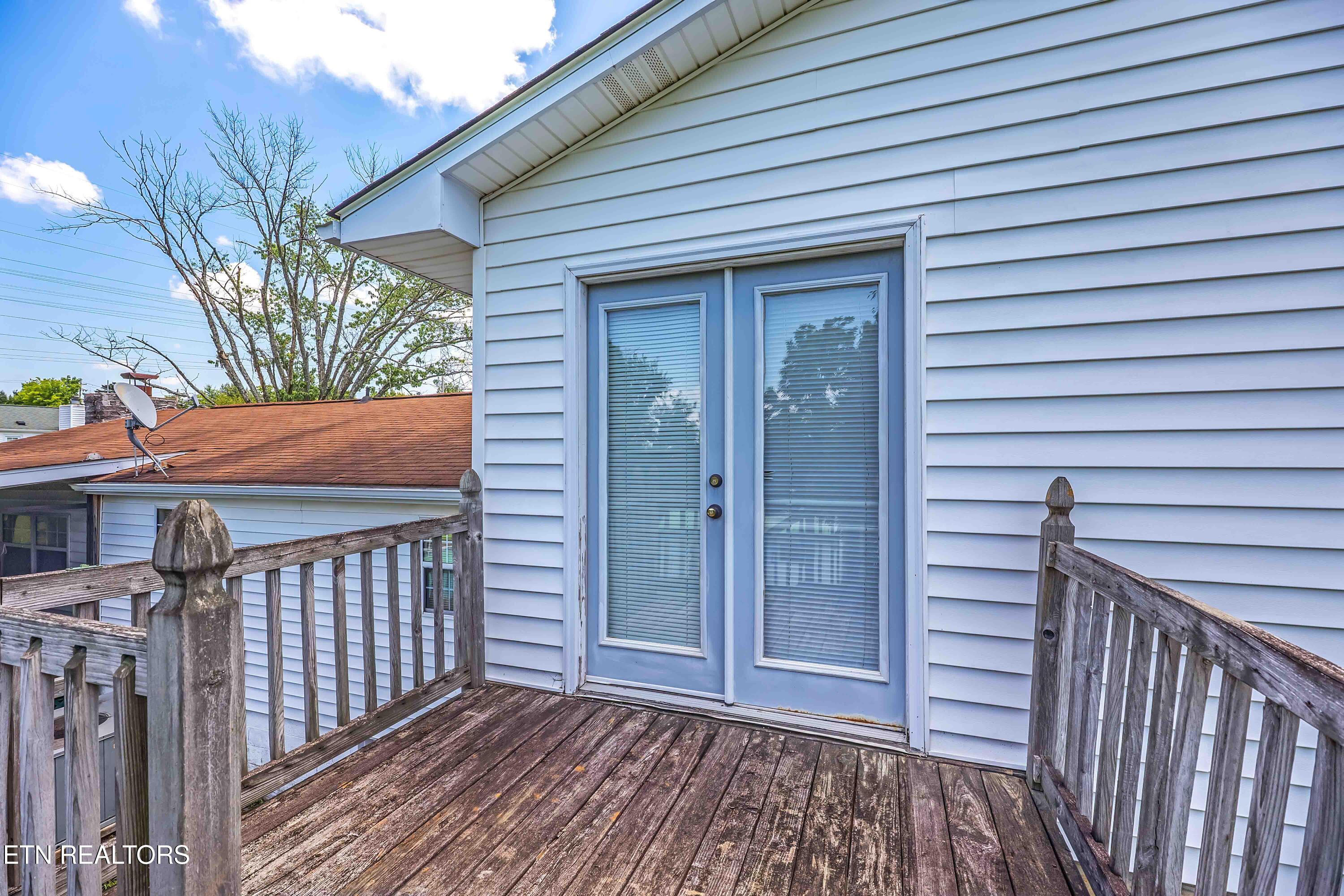 958 West Hunt Road Alcoa, TN 37701 - Photo 24 of 47 primary bedroom deck