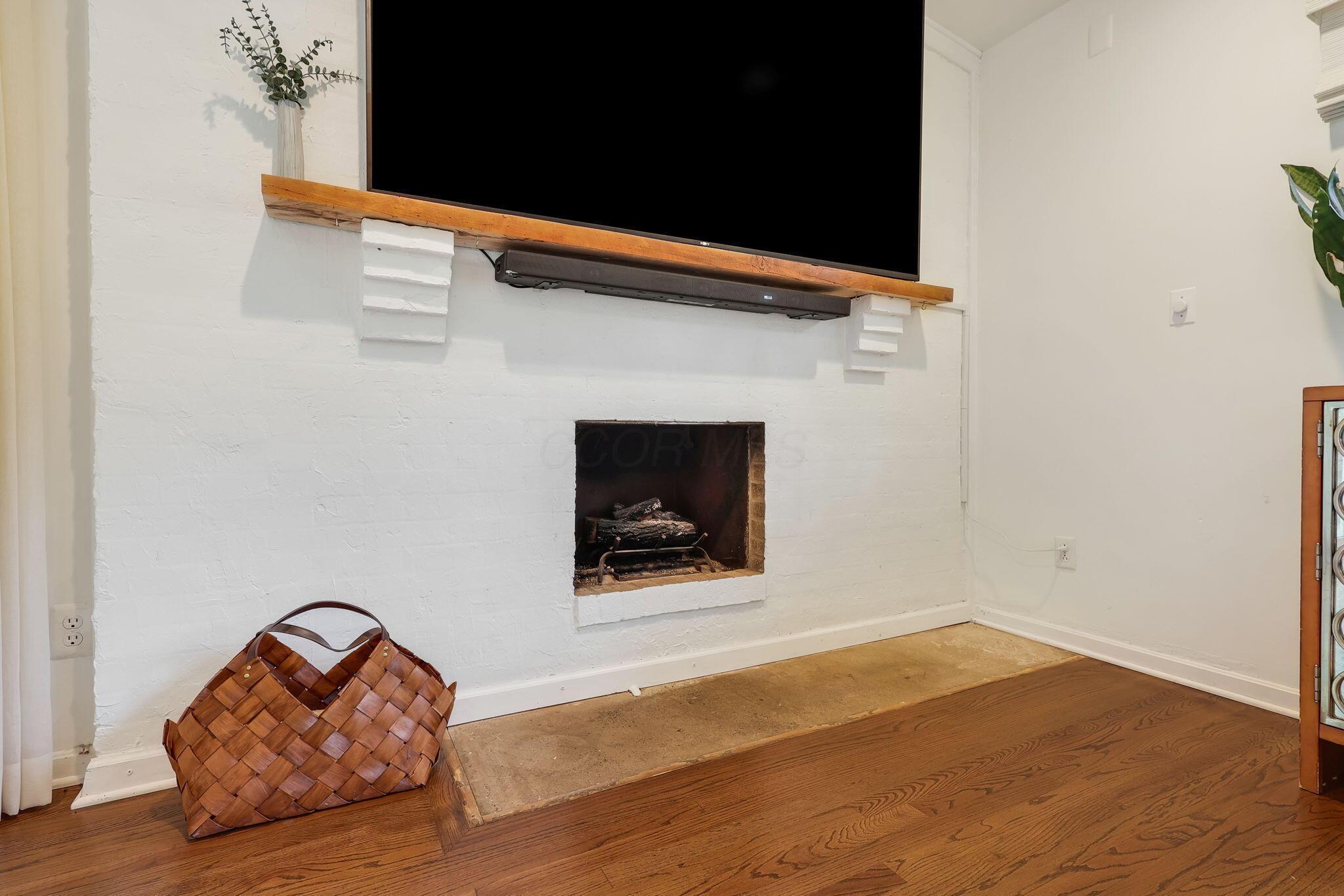 349 East Cooke Road Columbus, OH 43214 - Photo 26 of 78 Living Room