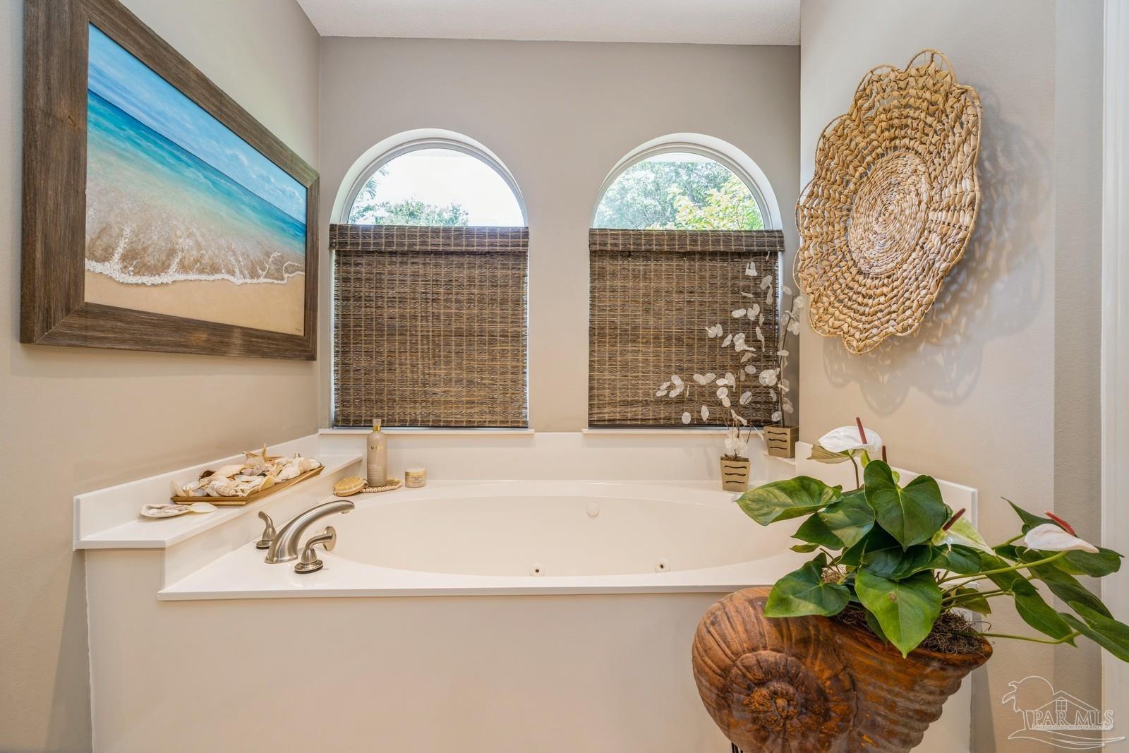 2808 P.G.A Boulevard Navarre, FL 32566 - Photo 27 of 54 a bath tub sitting next to a window