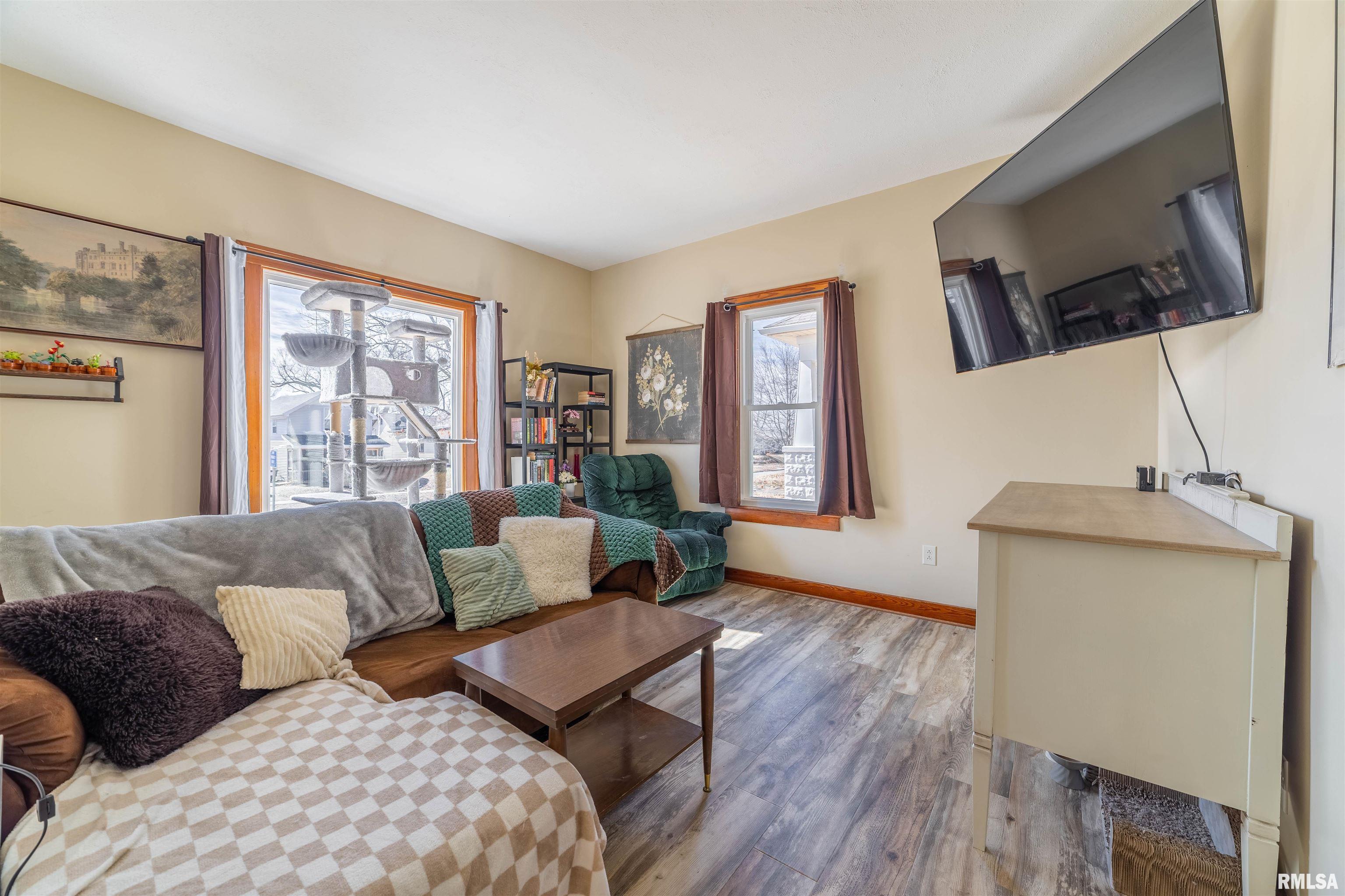 1633 Spruce Street Quincy, IL 62301 - Photo 4 of 22