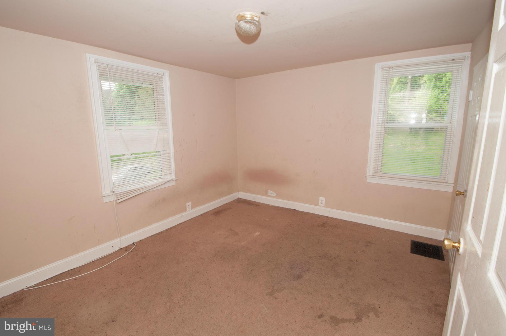 6216 Falls Road Baltimore, MD 21209 - Photo 6 of 8 an empty room with windows