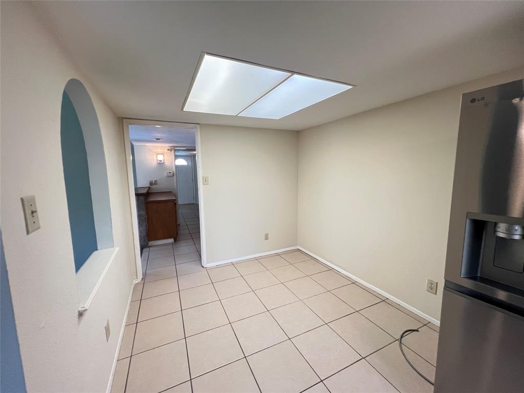 2107 Victoria Road Carrollton, TX 75007 - Photo 9 of 39
