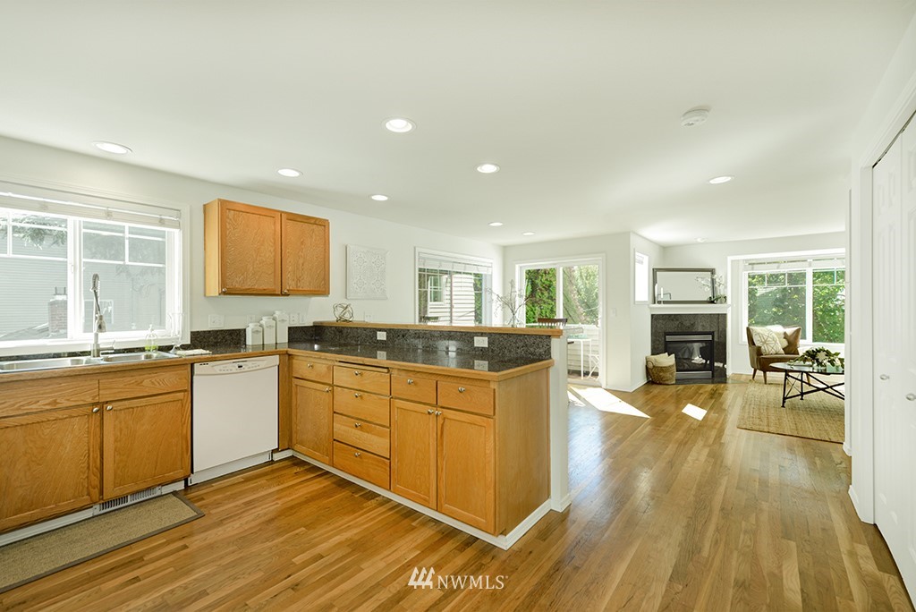 8536 Midvale Avenue North, Unit A Seattle, WA 98103 - Photo 6 of 19 Gallery Image 6