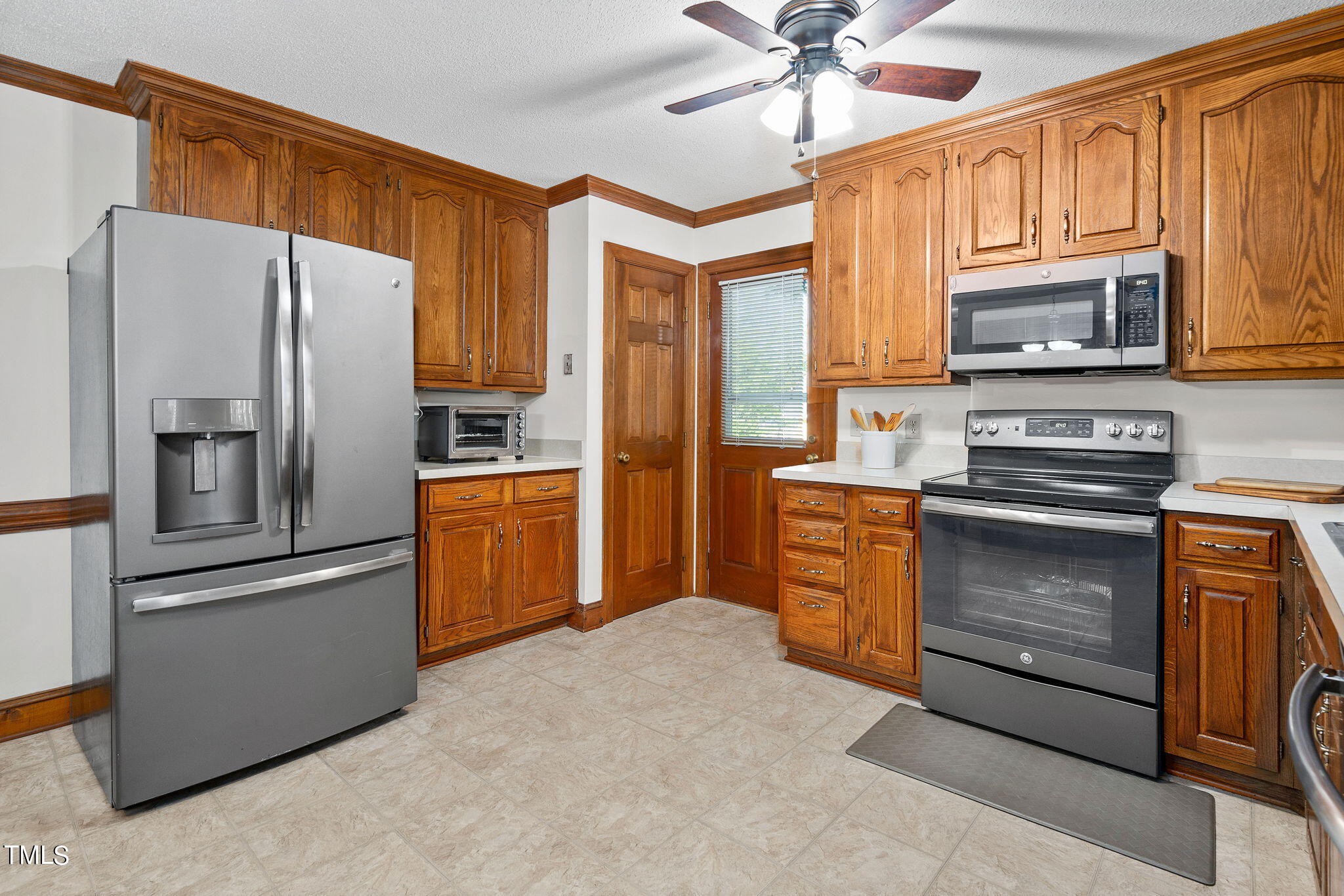 3205 Flintshire Road Raleigh, NC 27604 - Photo 13 of 31 a kitchen with granite countertop a refrigerator stove and oven